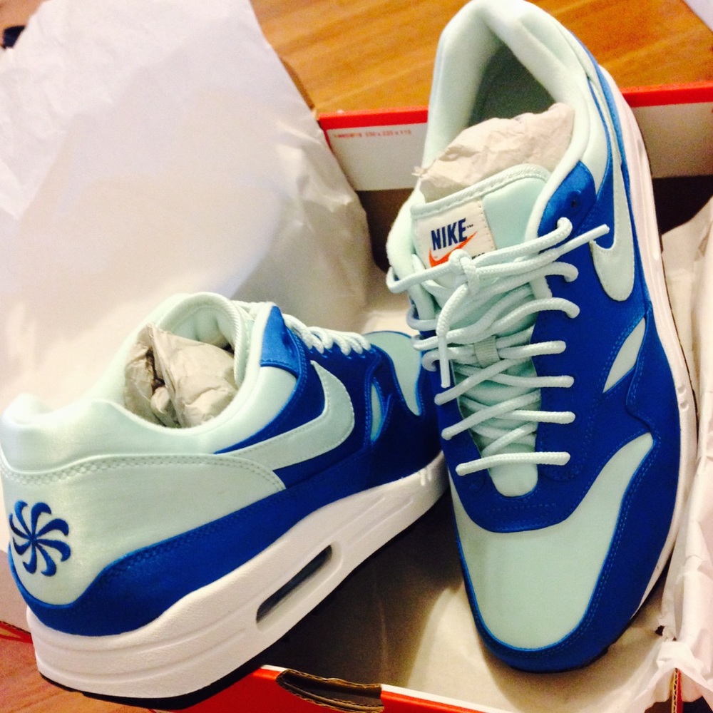 2 PAIRS Air Max Premium 1's - size 11